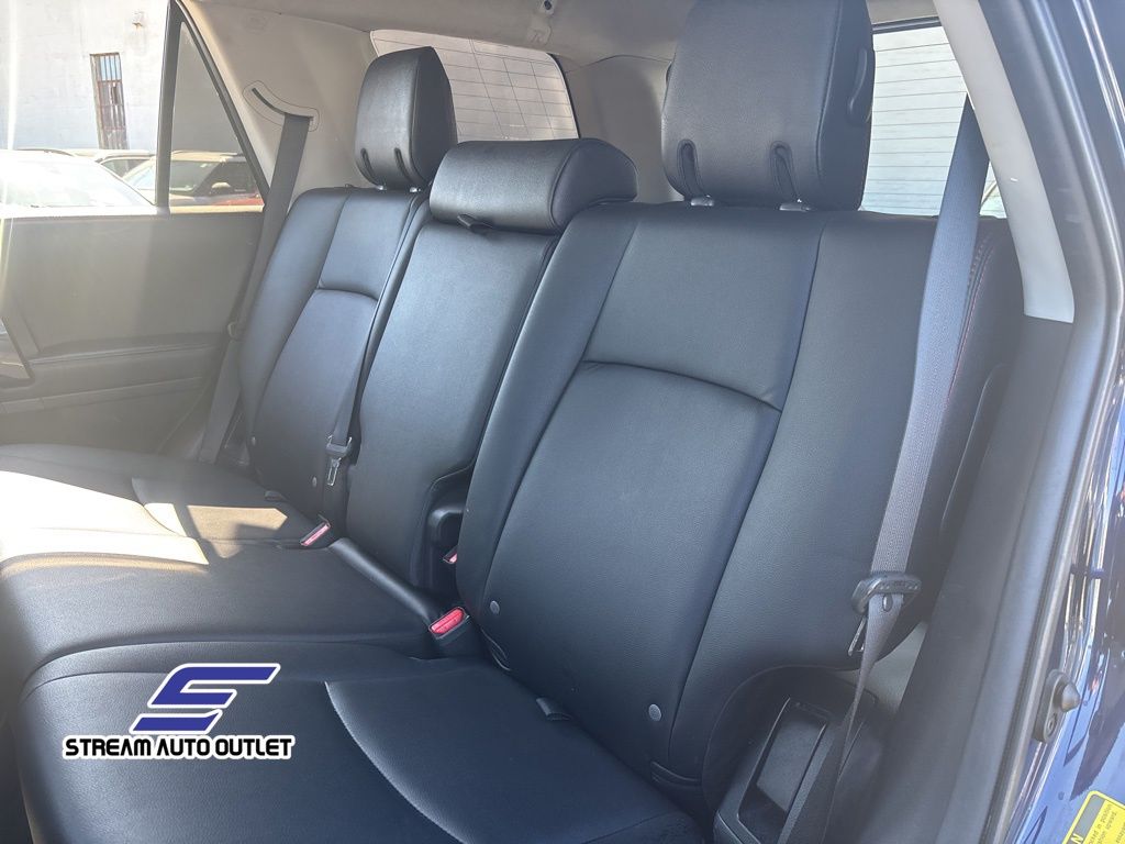 Vehicle image 22 of 38