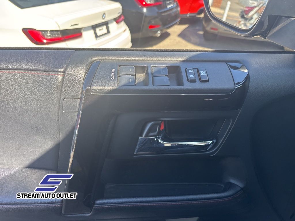 Vehicle image 25 of 38