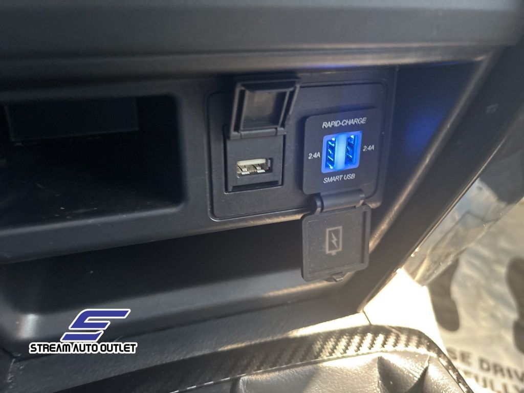 Vehicle image 34 of 38