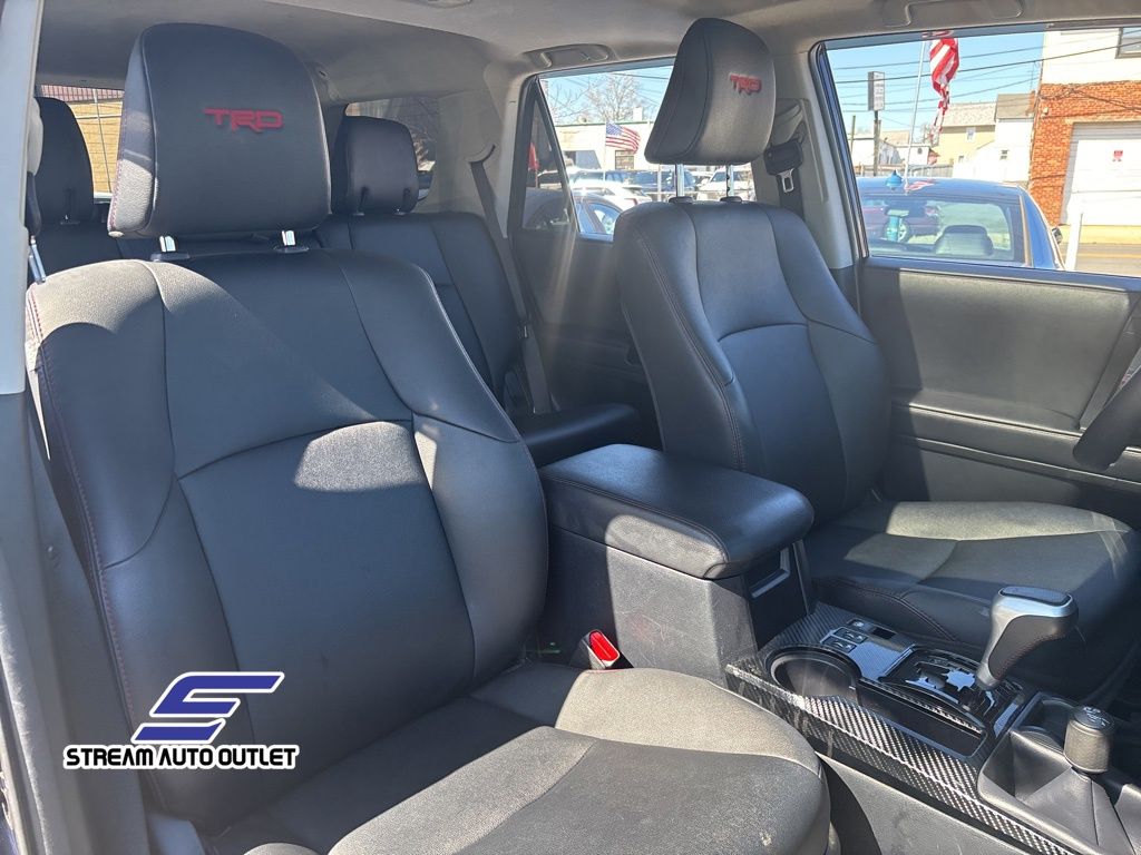 Vehicle image 11 of 38