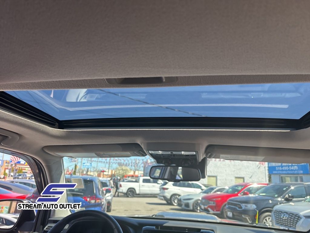 Vehicle image 19 of 38