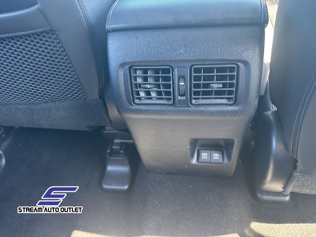 Vehicle image 17 of 38