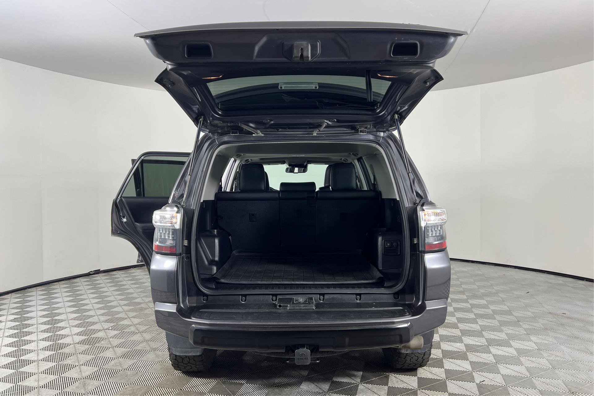Vehicle image 9 of 29
