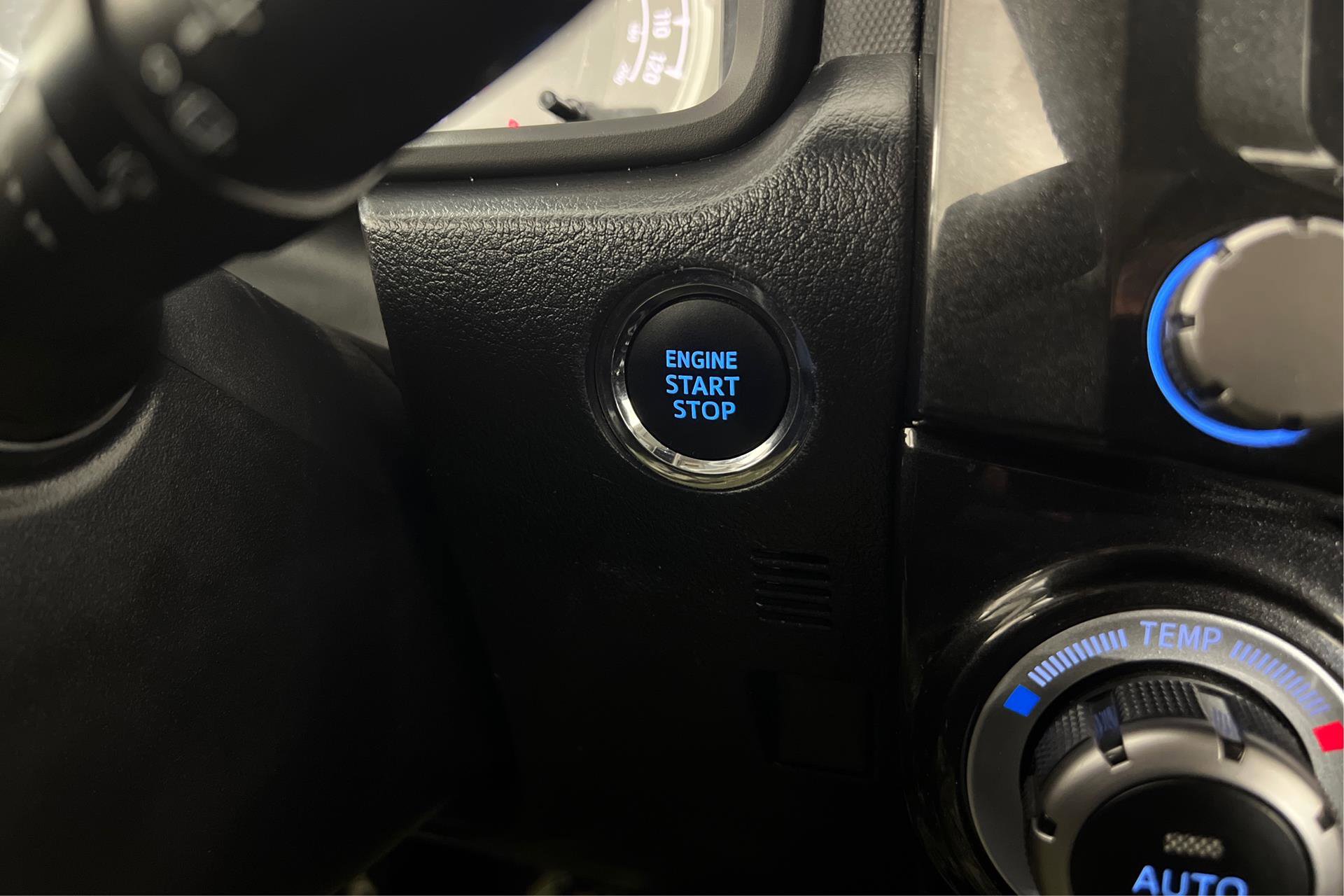 Vehicle image 25 of 29