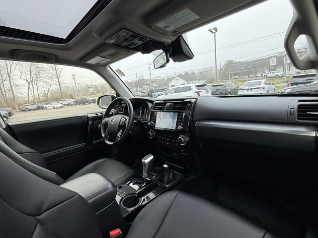 Vehicle image 25 of 45