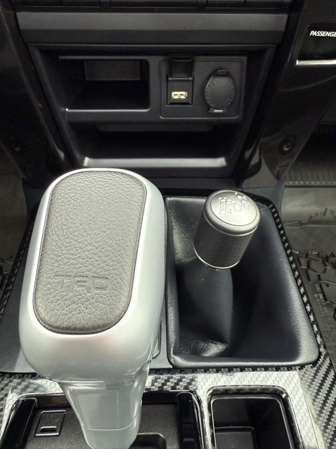 Vehicle image 28 of 45