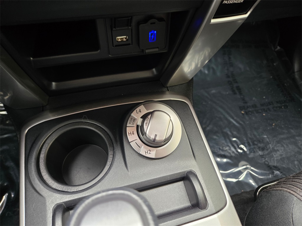 Vehicle image 17 of 20