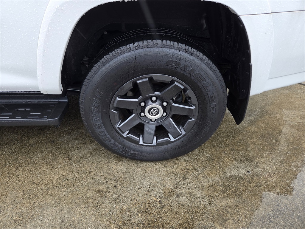 Vehicle image 9 of 20