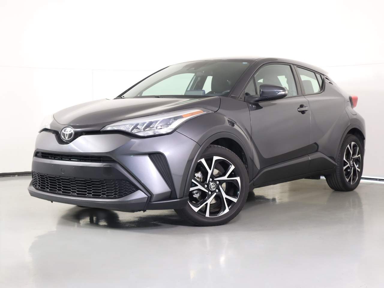 2022 Toyota C-HR XLE Image 1 of 17