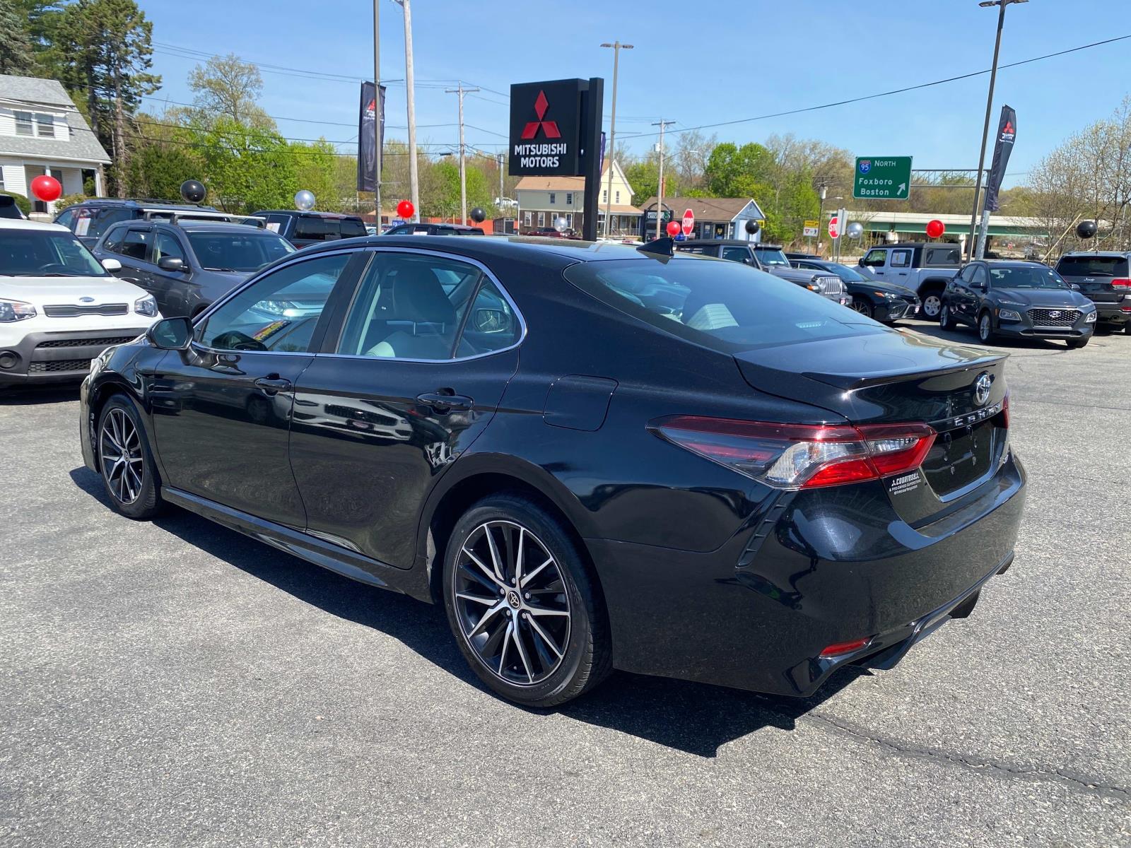 Vehicle image 8 of 22