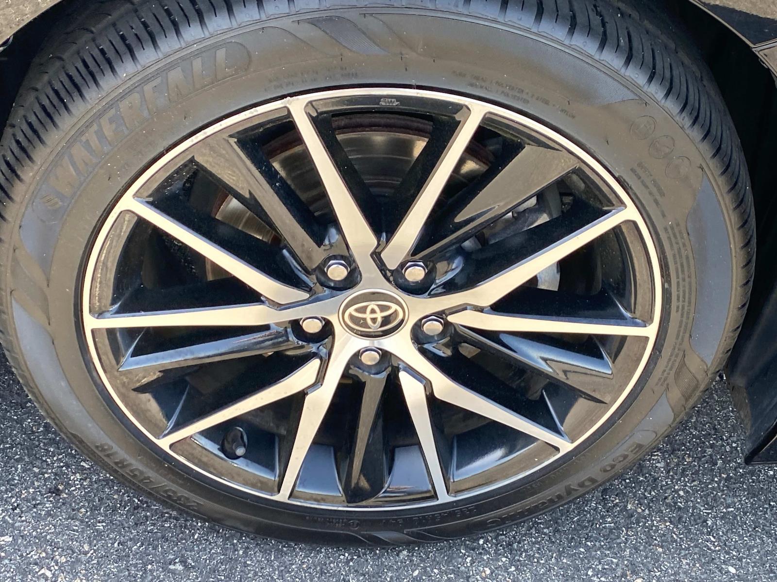 Vehicle image 21 of 22