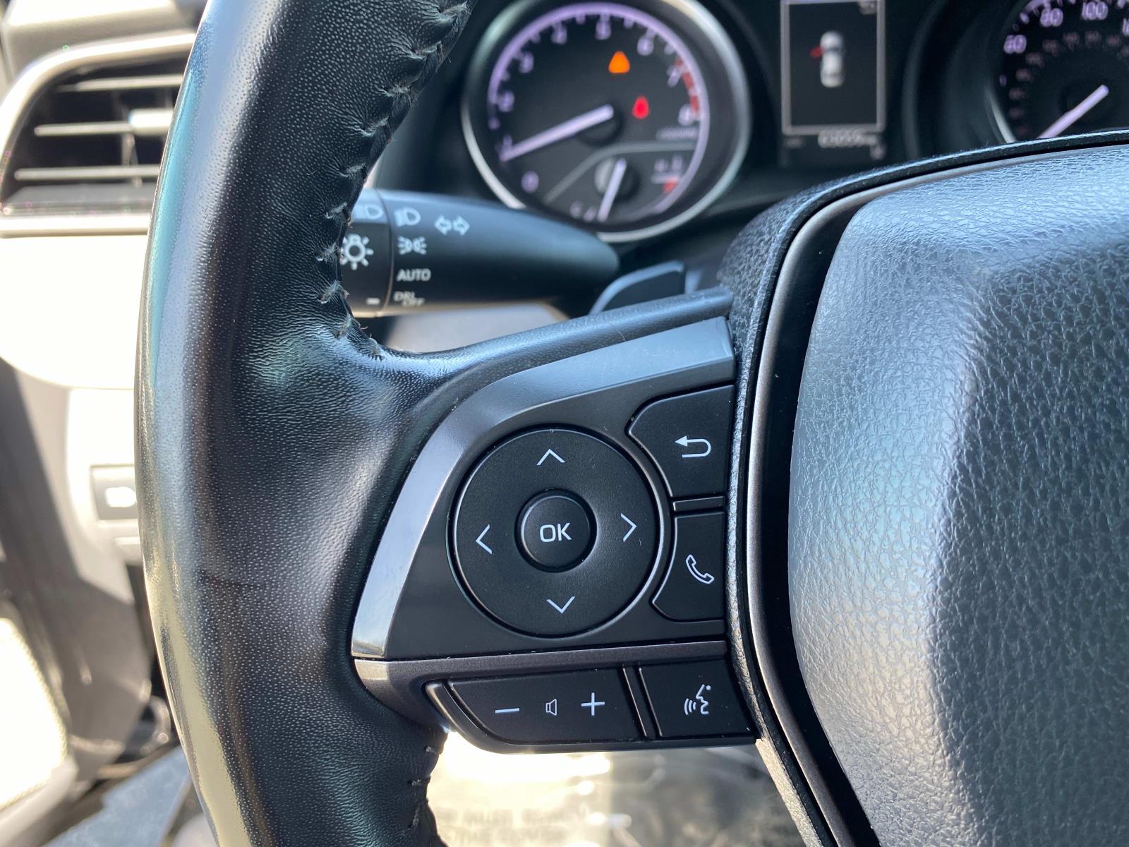 Vehicle image 14 of 22