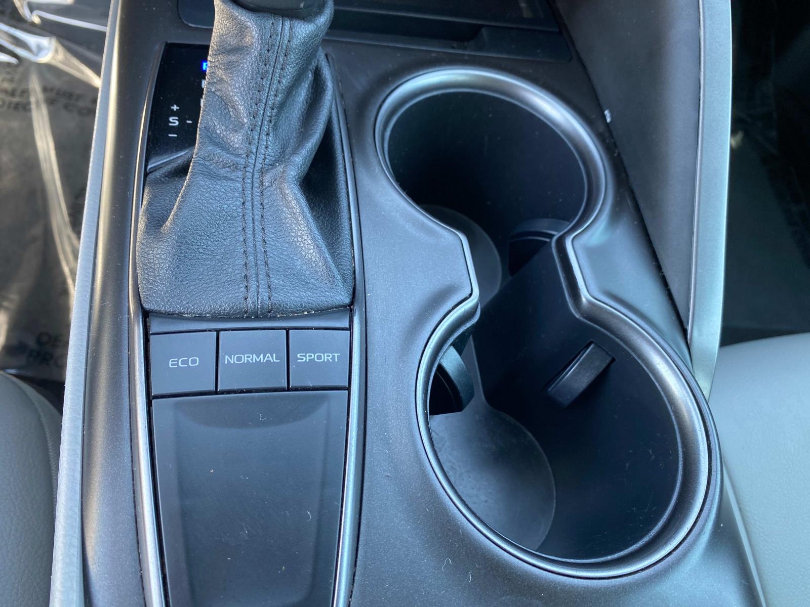 Vehicle image 12 of 22