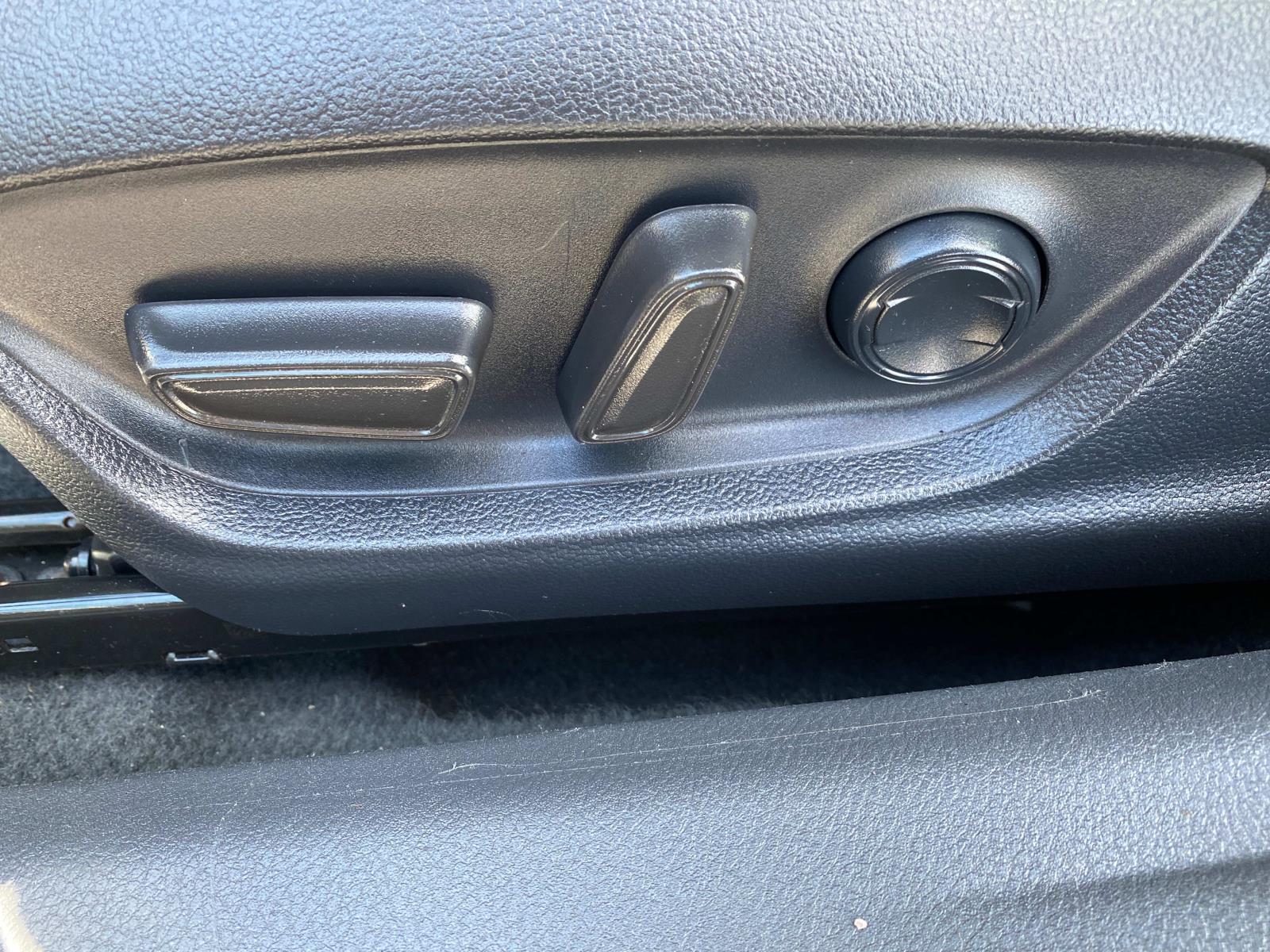 Vehicle image 19 of 22