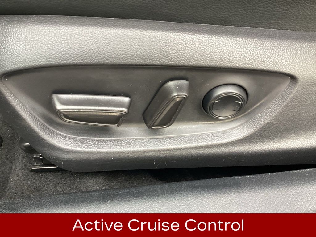 Vehicle image 13 of 33
