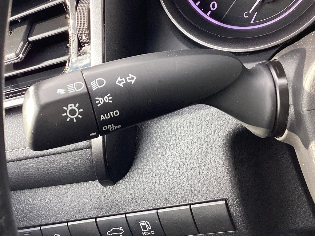 Vehicle image 22 of 33