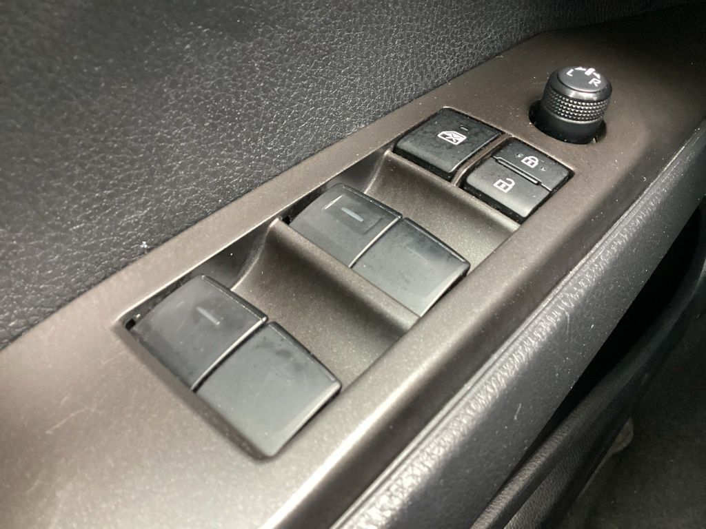 Vehicle image 20 of 33