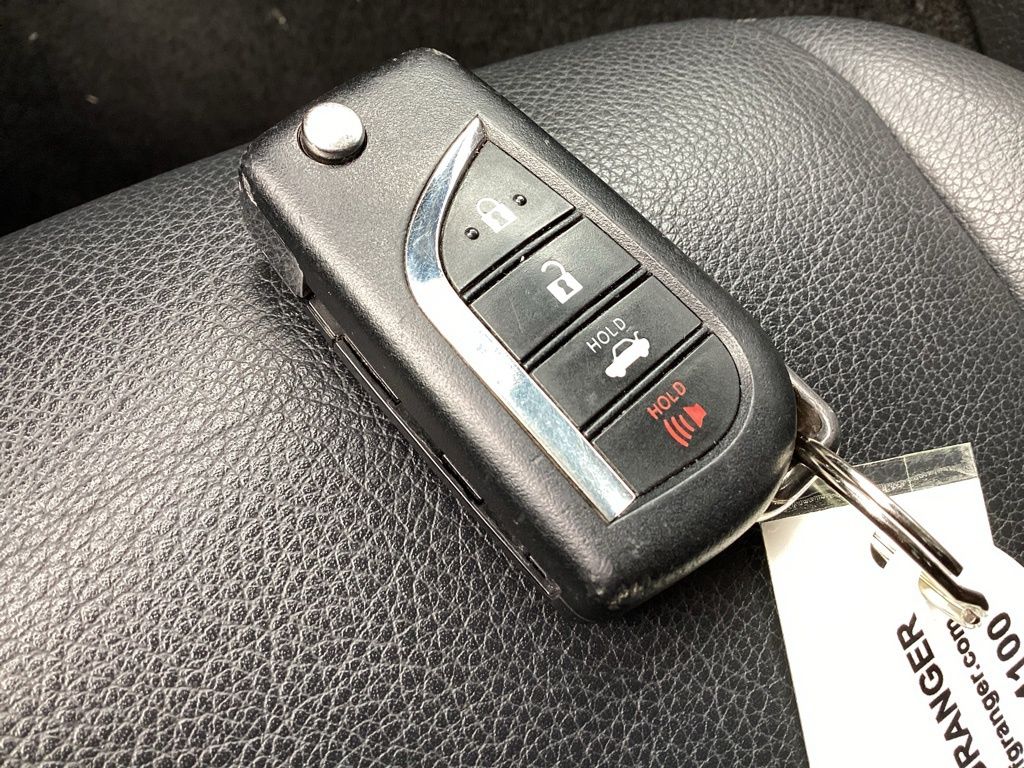 Vehicle image 26 of 33