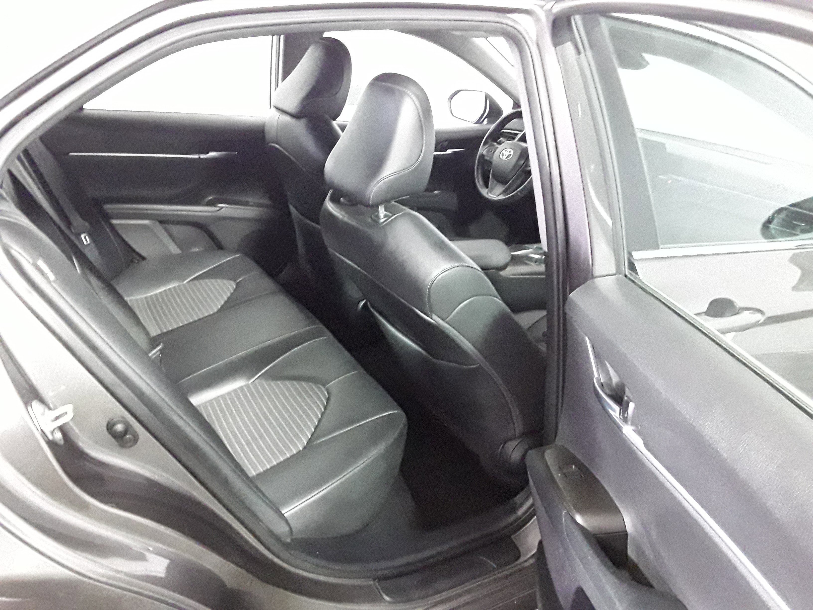 Vehicle image 17 of 21