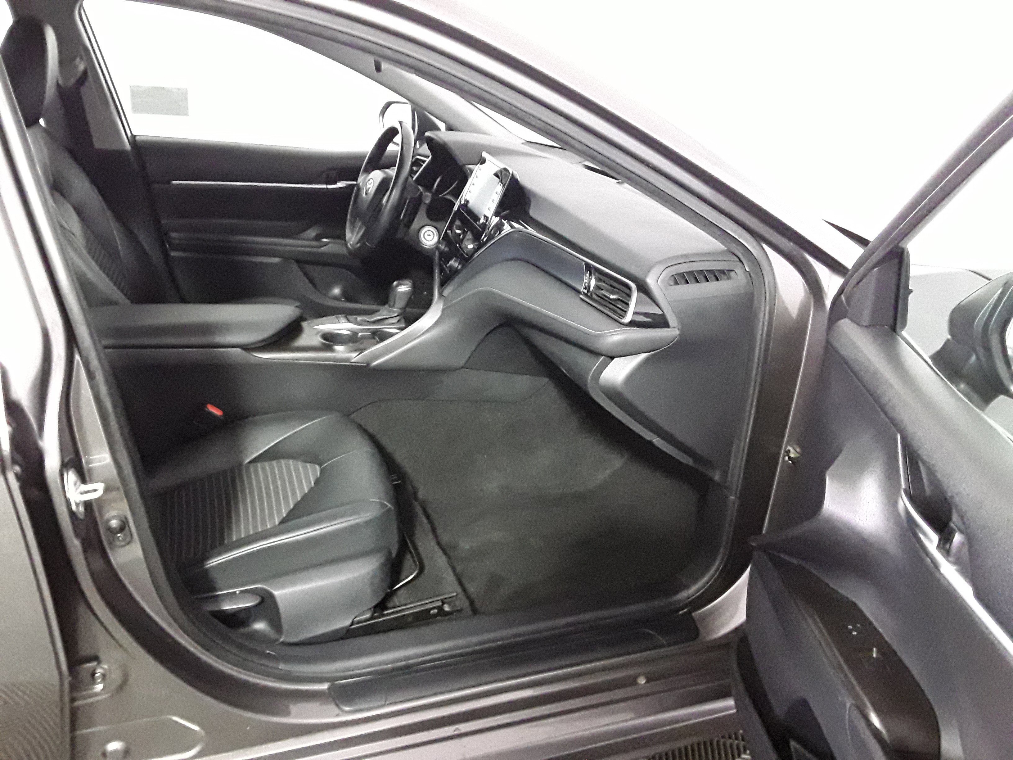 Vehicle image 16 of 21