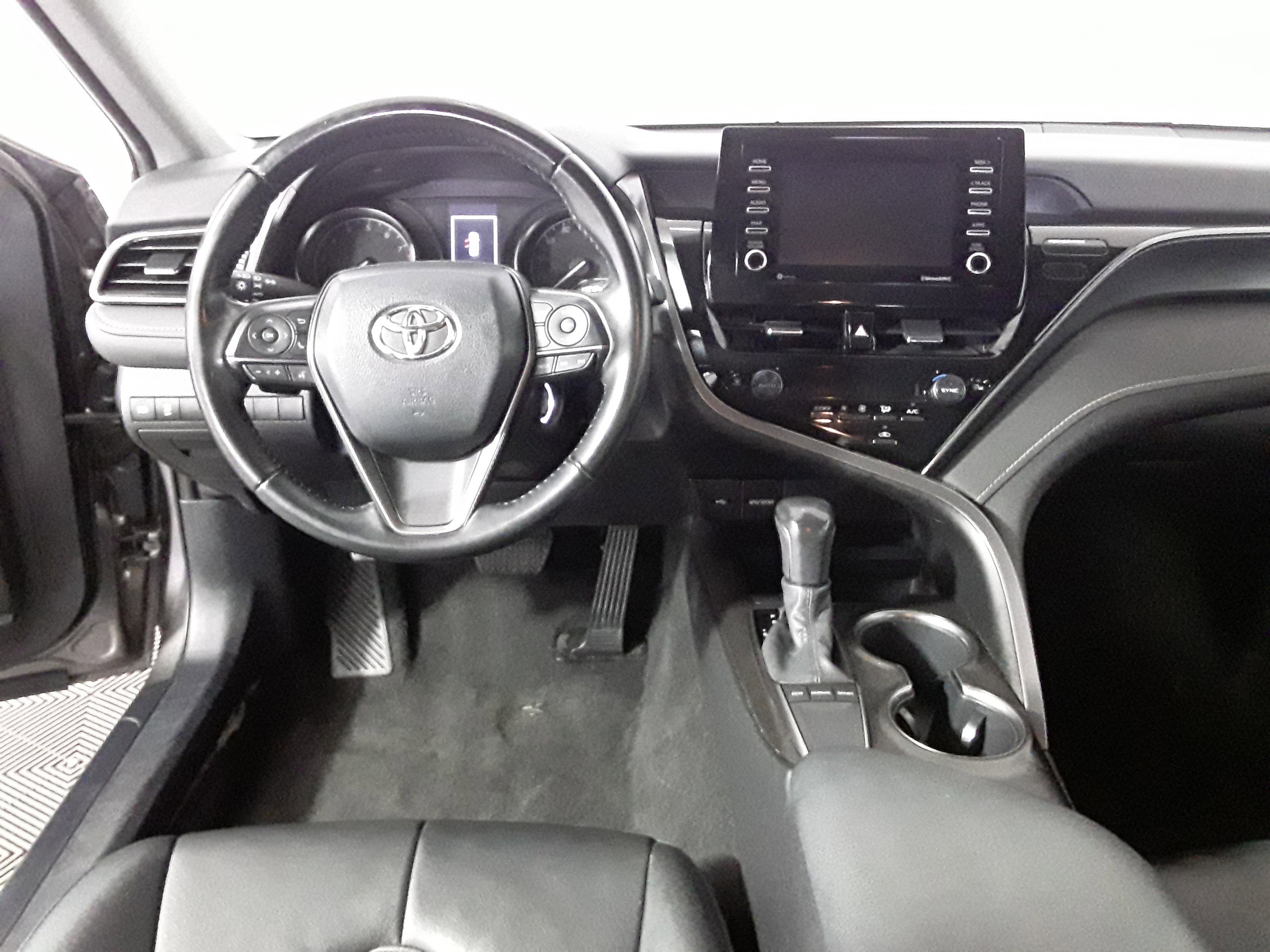 Vehicle image 13 of 21