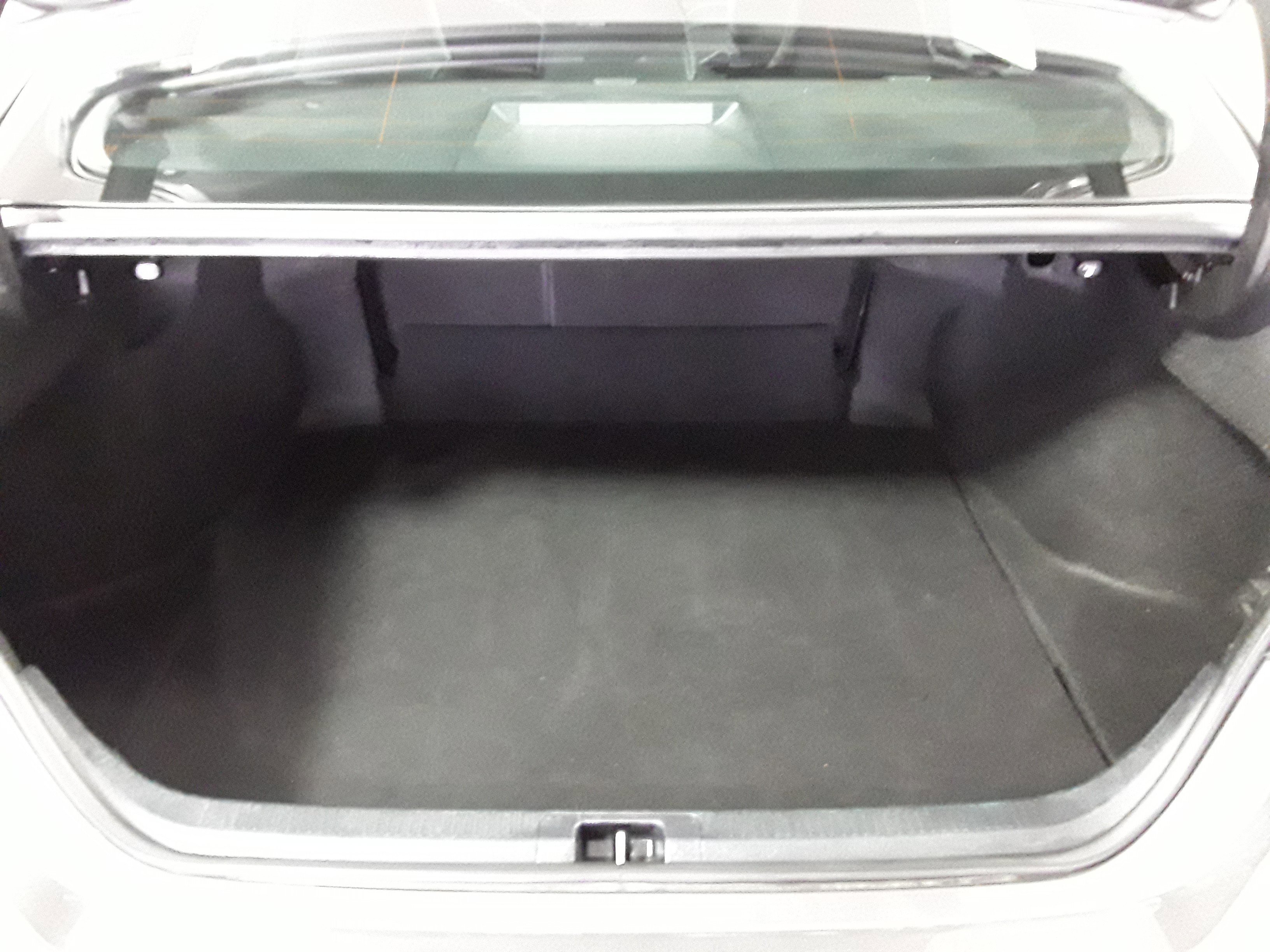 Vehicle image 11 of 21