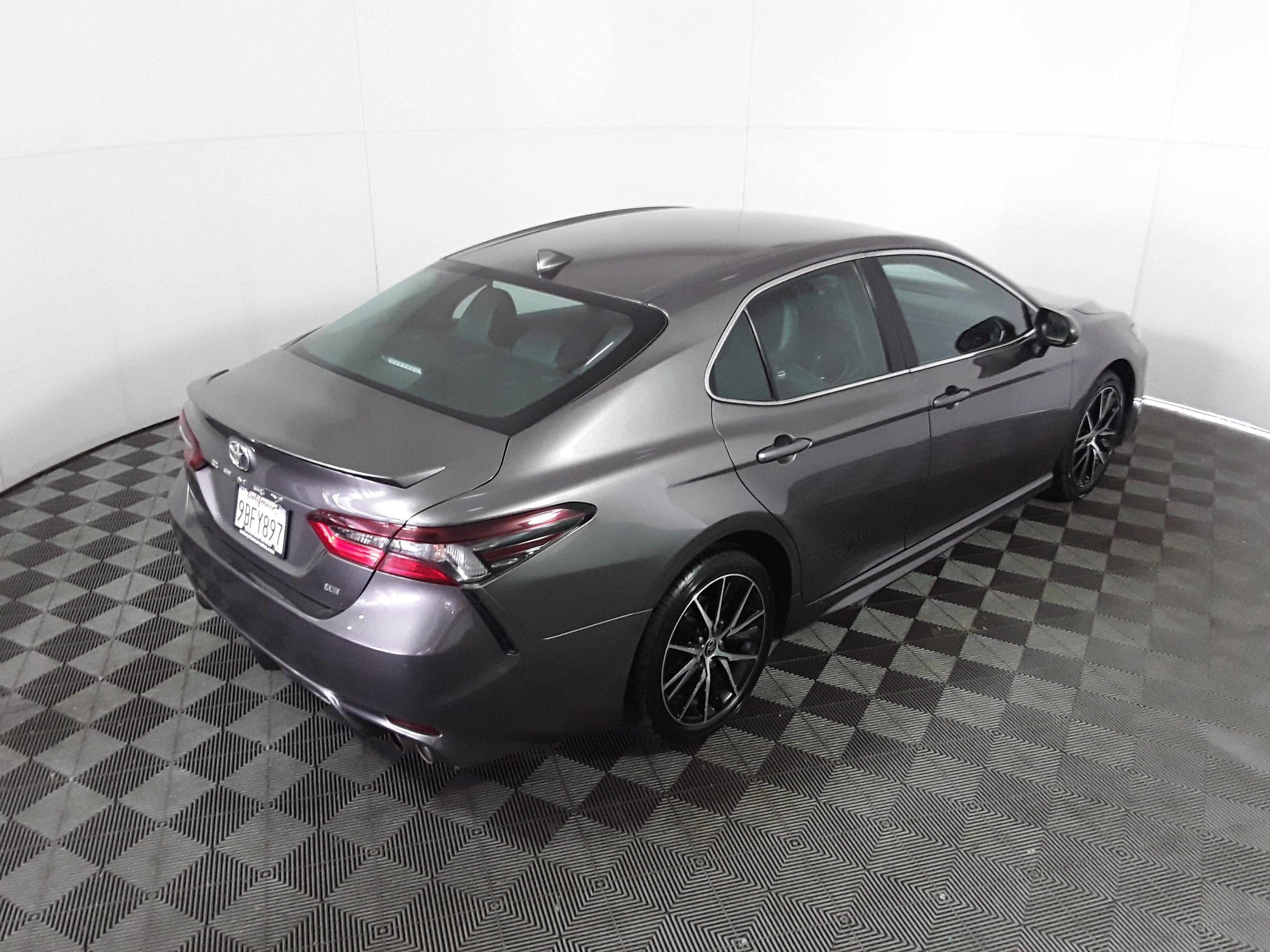 Vehicle image 7 of 21
