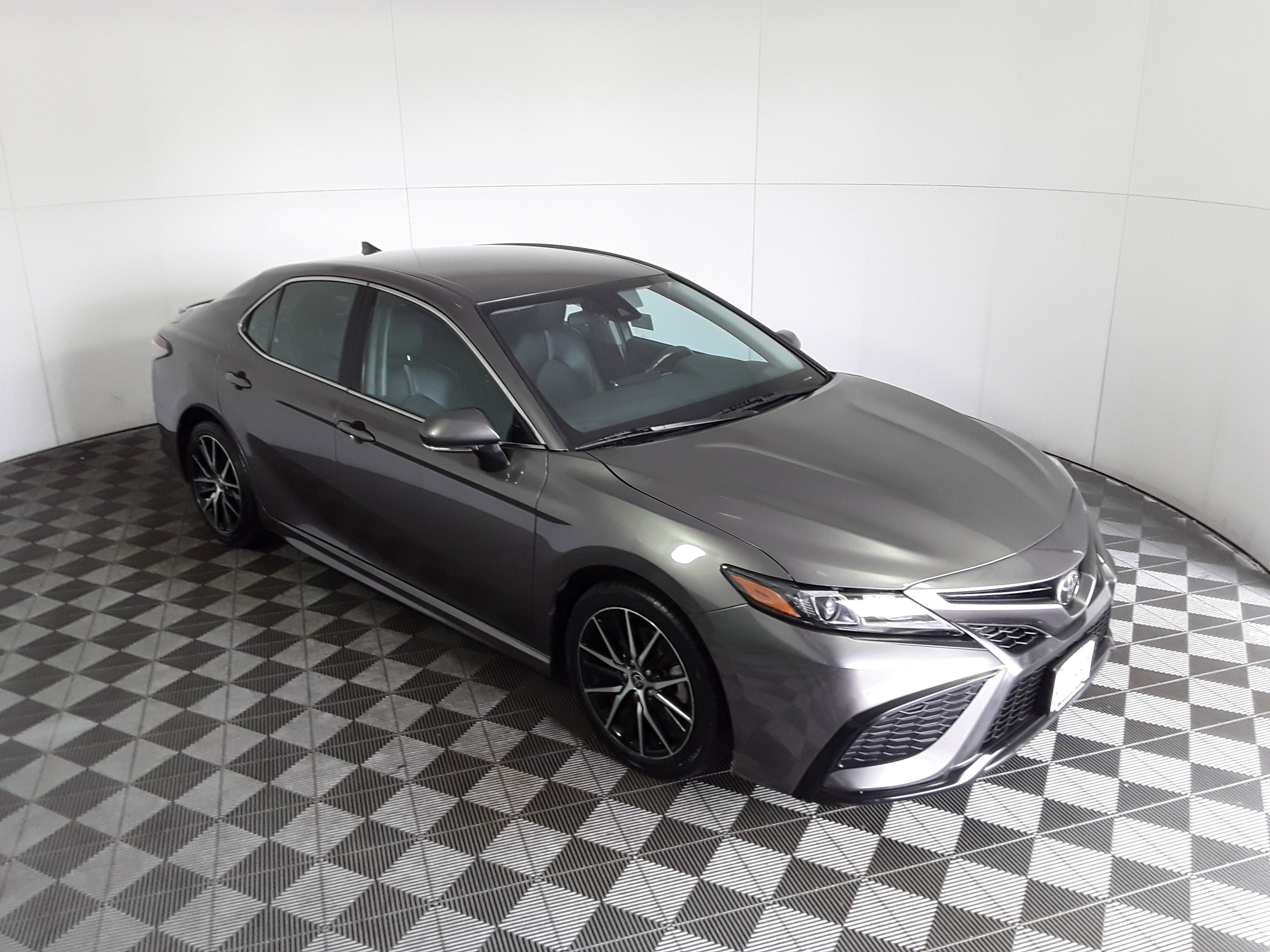 Vehicle image 4 of 21