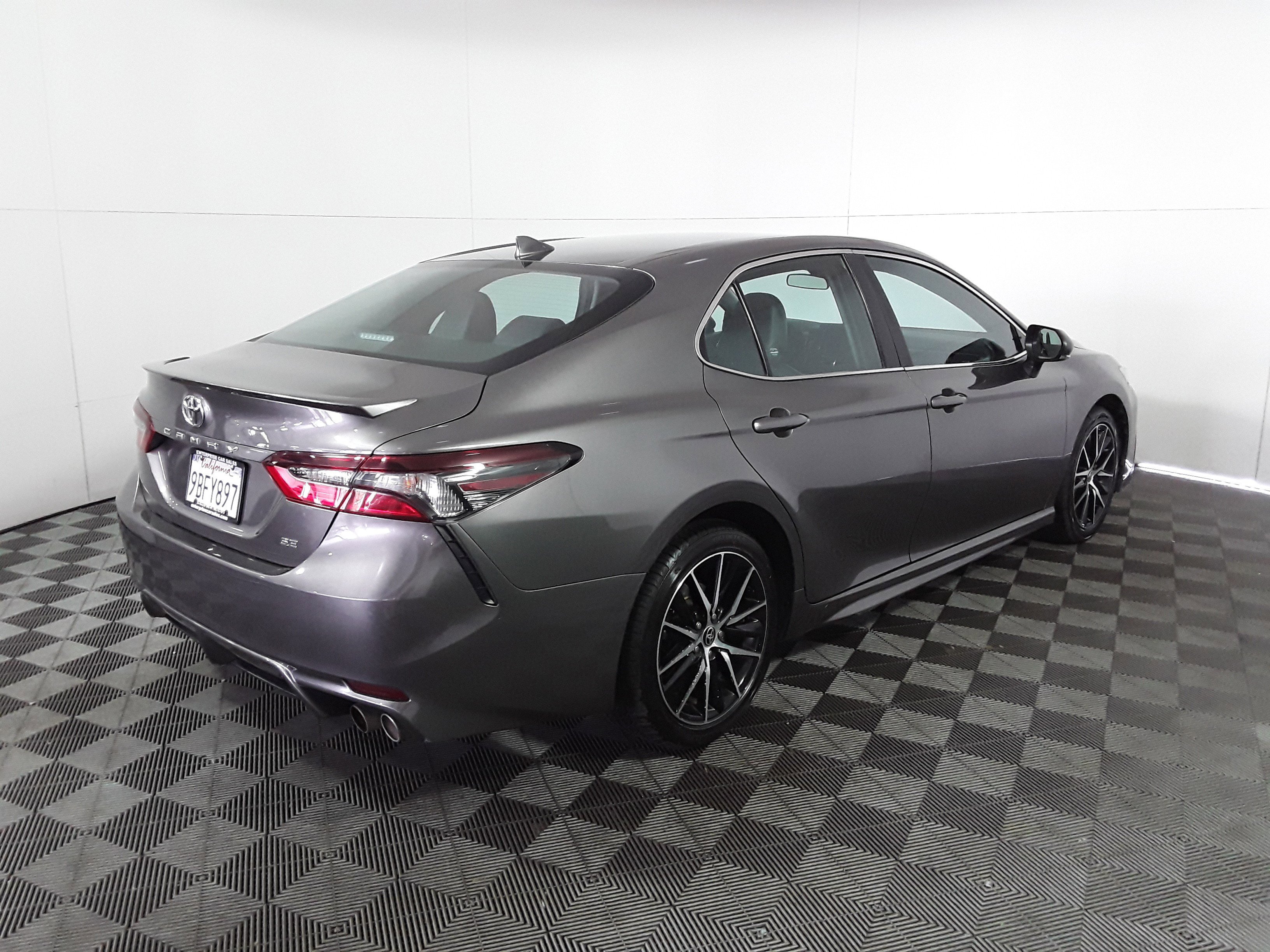 Vehicle image 6 of 21