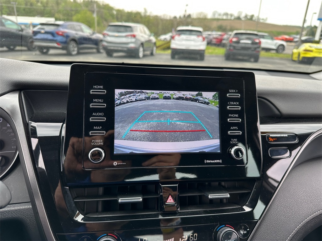 Vehicle image 18 of 32