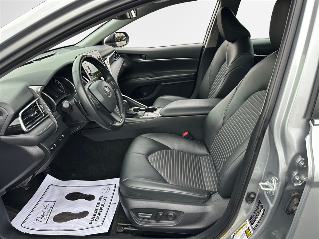 Vehicle image 11 of 32