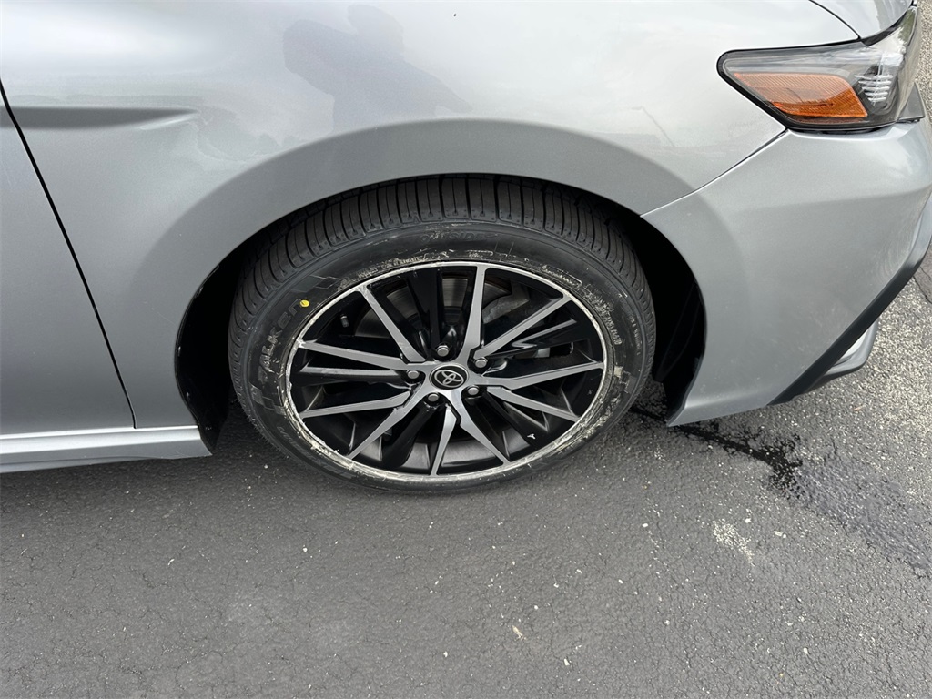 Vehicle image 29 of 32