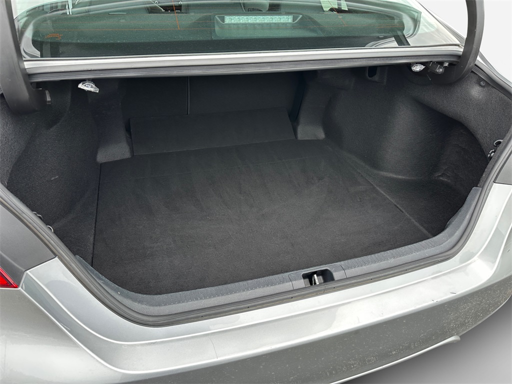 Vehicle image 25 of 32