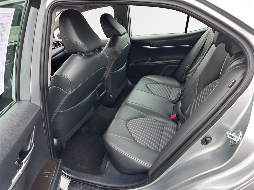 Vehicle image 24 of 32