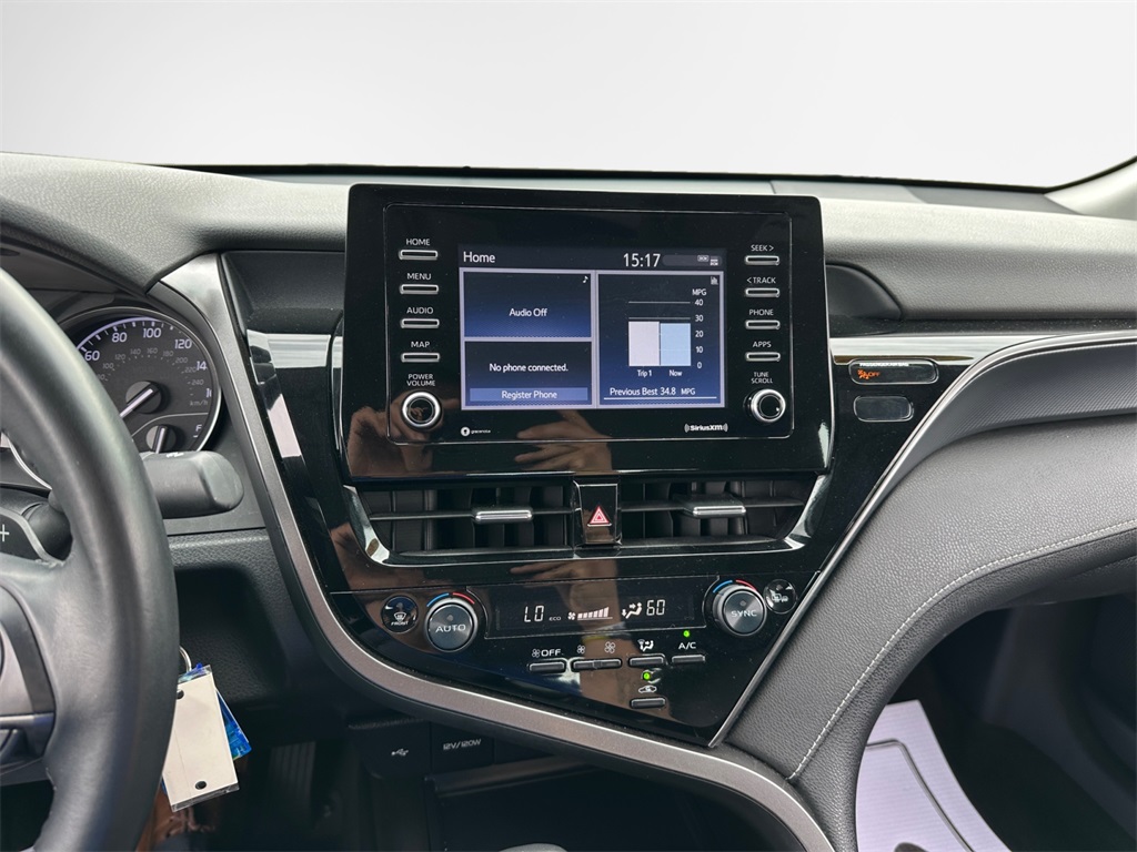 Vehicle image 21 of 32