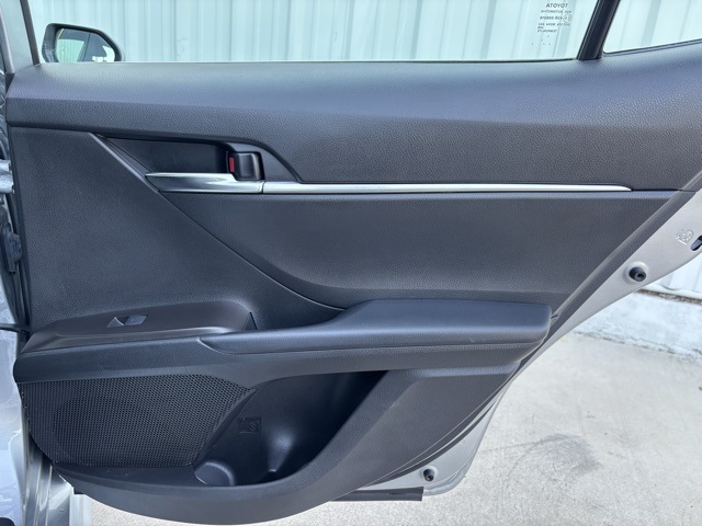 Vehicle image 32 of 37