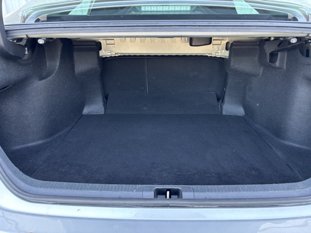 Vehicle image 31 of 37