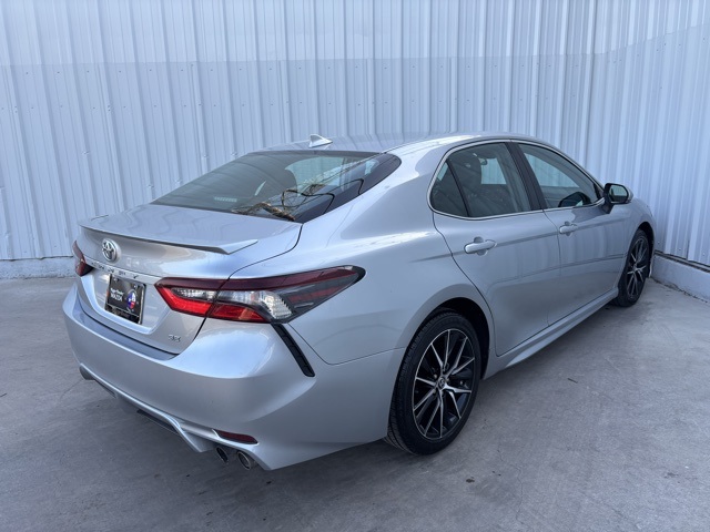 Vehicle image 3 of 37