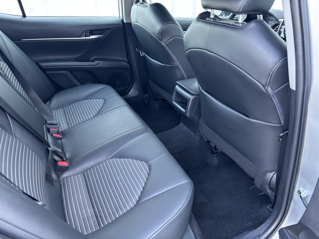 Vehicle image 33 of 37