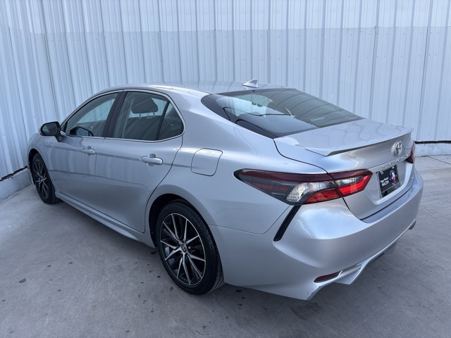 Vehicle image 8 of 37