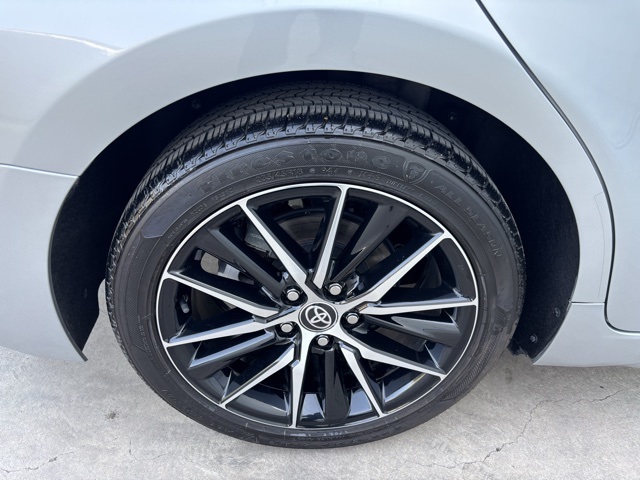 Vehicle image 11 of 37