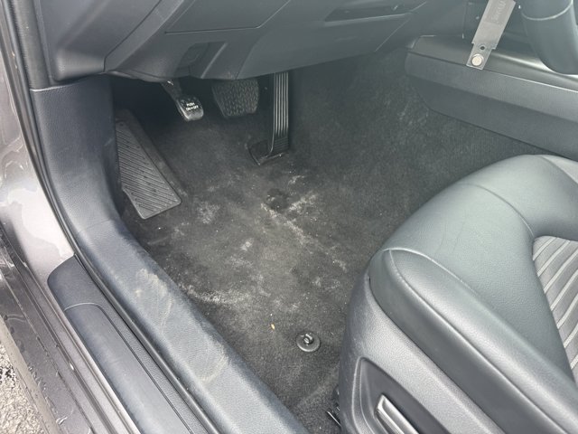 Vehicle image 19 of 34