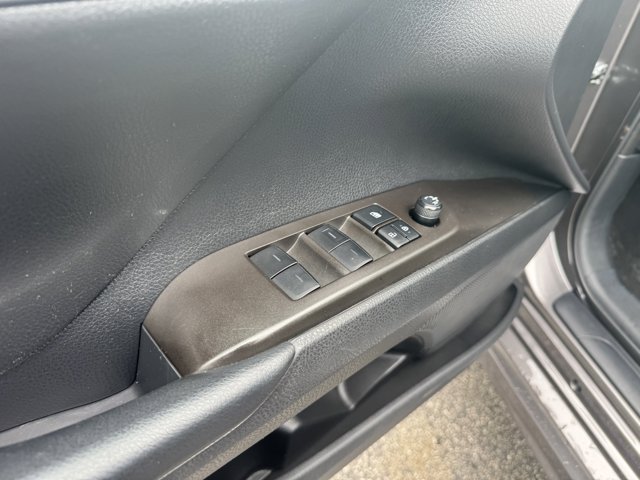Vehicle image 17 of 34