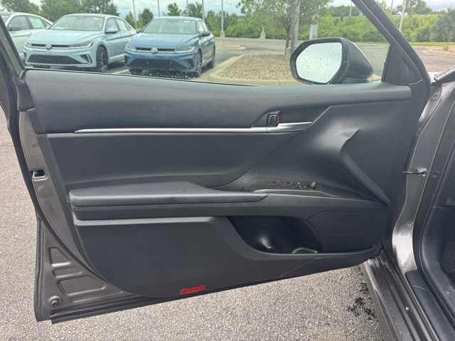 Vehicle image 16 of 34