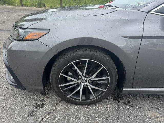 Vehicle image 33 of 34
