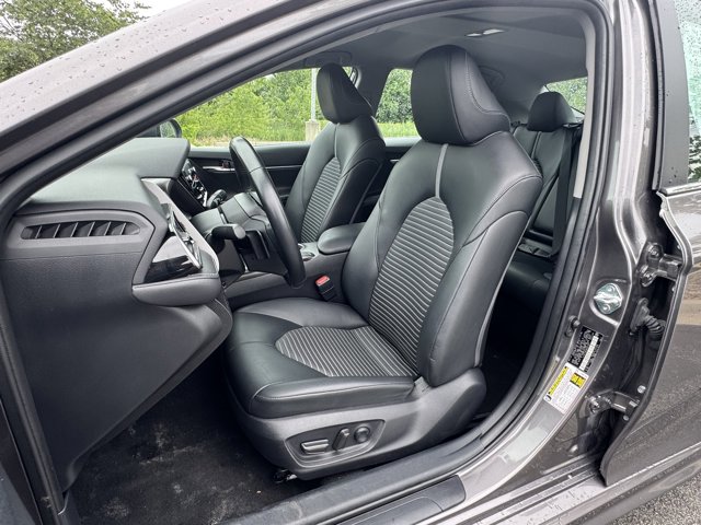 Vehicle image 14 of 34