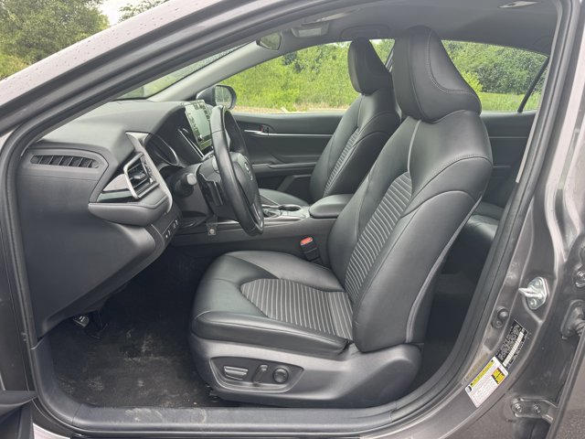 Vehicle image 15 of 34