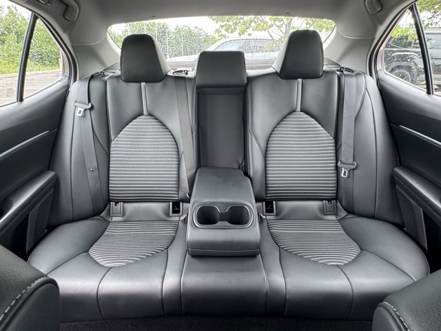 Vehicle image 31 of 34
