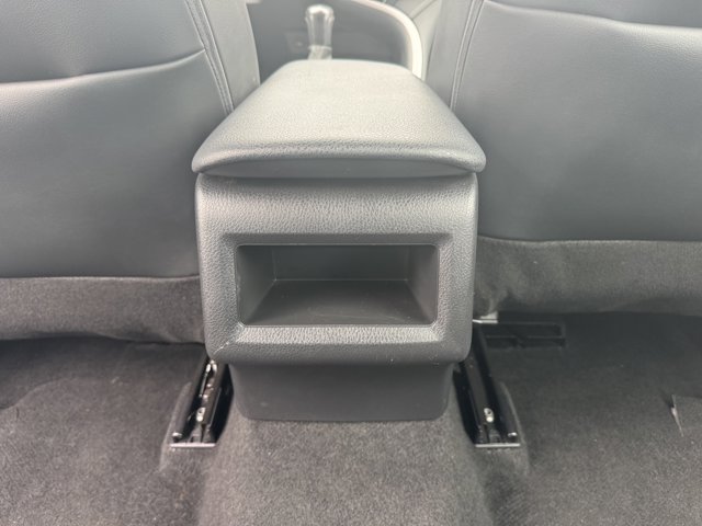 Vehicle image 32 of 34
