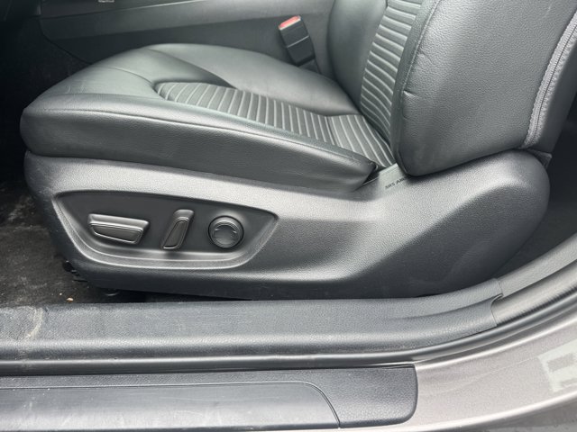 Vehicle image 18 of 34